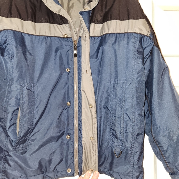 Boys size 14-16 Burnside Active warm jacket with hood that rolls away in collar - Picture 3 of 13